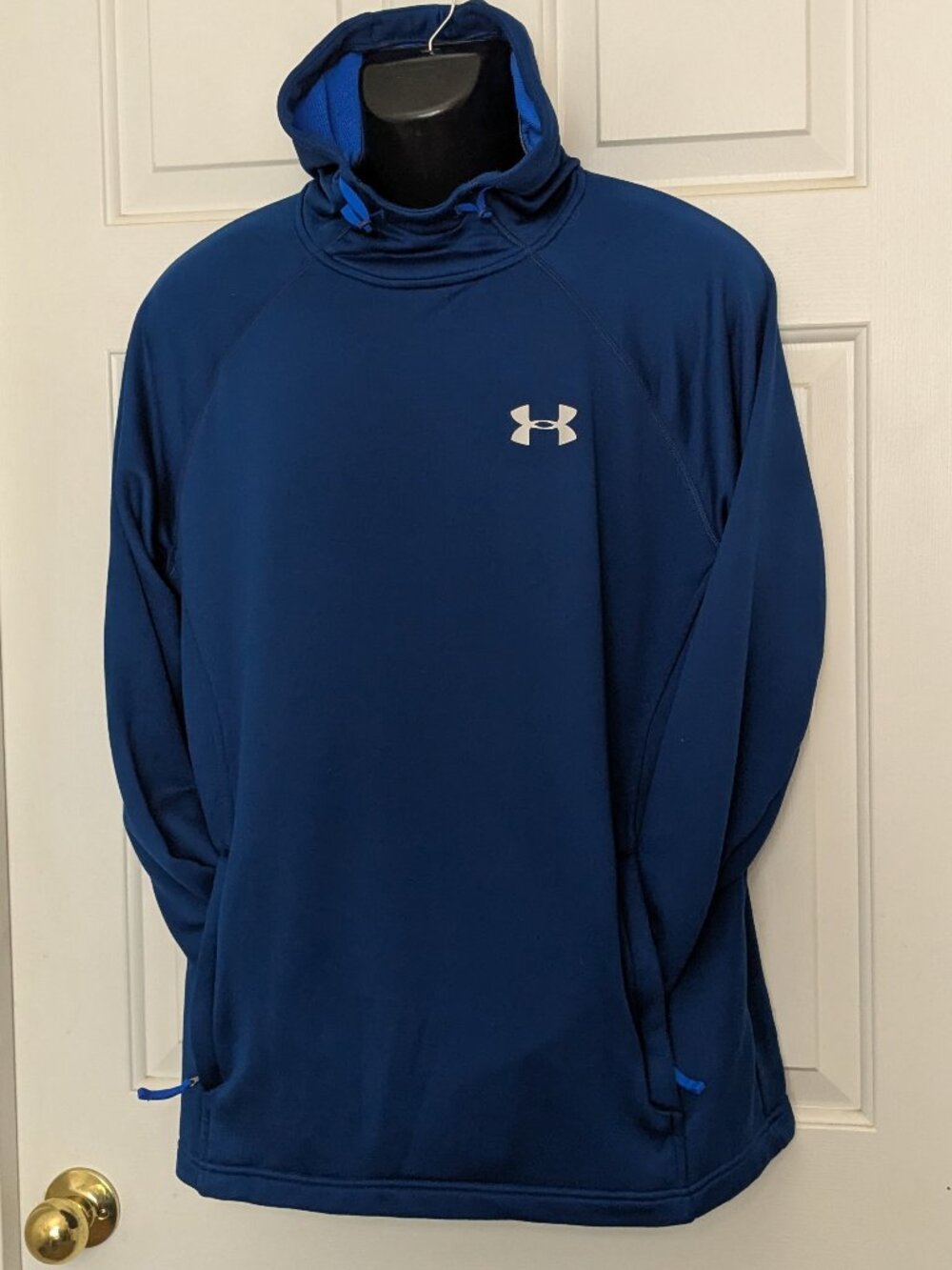 UNDER ARMOUR Infrared Cold Gear Men’s Long Sleeve Hoodie Medium Blue .